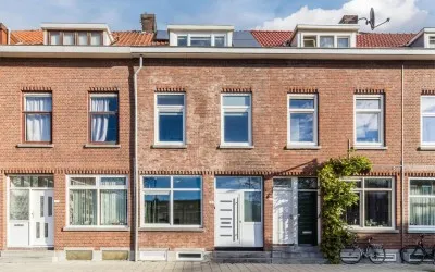 Tussenwoning te koop: Edisonplein 10, Singelkwartier Schiedam