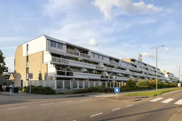 Appartement te koop: Eduard C F Hellendoornstraat 75, Schiedam