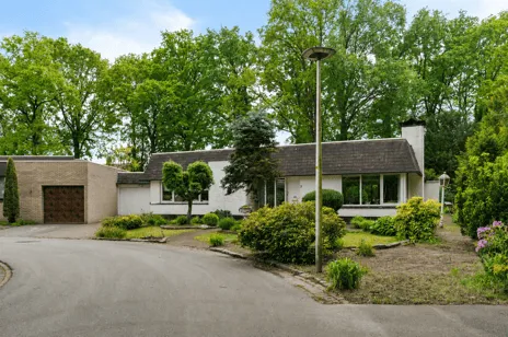 Twee-onder-één-kap te koop: Eduard van Beinumstraat 2, Schothorsthoek Hengelo