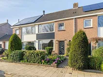 Tussenwoning te koop: Edvard Grieghof 12, Oudelandse Hoeve Terneuzen