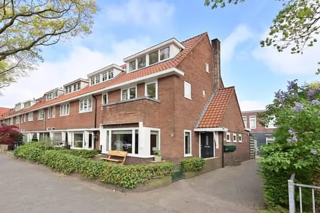 Hoekwoning te koop: Eemnesserweg 159, Astronomische Buurt Hilversum