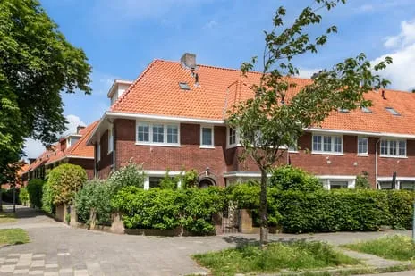 Hoekwoning te koop: Eemnesserweg 181, Astronomische Buurt Hilversum