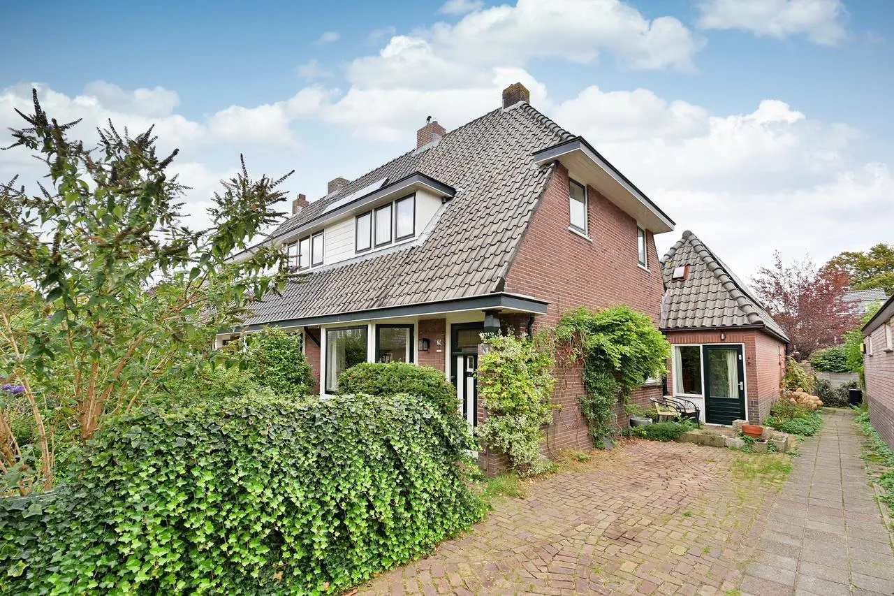 Hoekwoning te koop: Eemnesserweg 29, Huizen