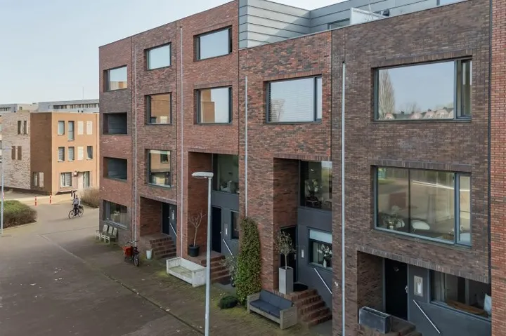 Tussenwoning te koop: Eemskanaal 53, Kop van Oost Groningen