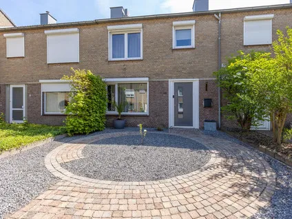 Tussenwoning te koop: Eenbesweg 8, Cristinawijk Nieuwstadt