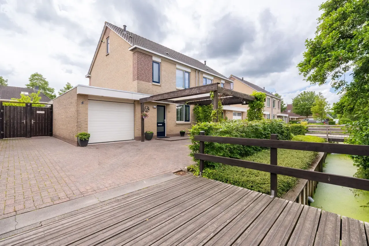 Twee-onder-één-kap te koop: Eendekroos 66, Drachten