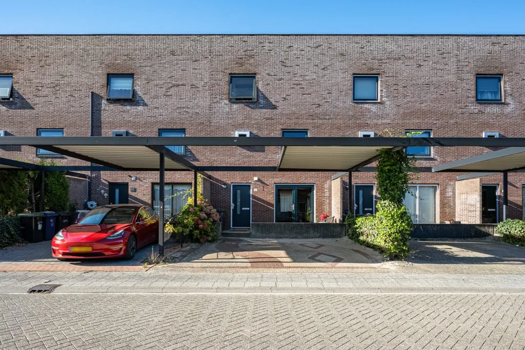 Tussenwoning te koop: Eendrachtstraat 69, Almere
