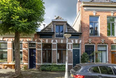 Terraced house for sale: Eerste Hunzestraat 36, Indische buurt Groningen