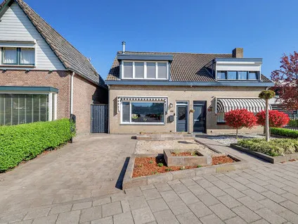 Twee-onder-één-kap te koop: Eerste Zeine 106, Antoniusparochie Waalwijk