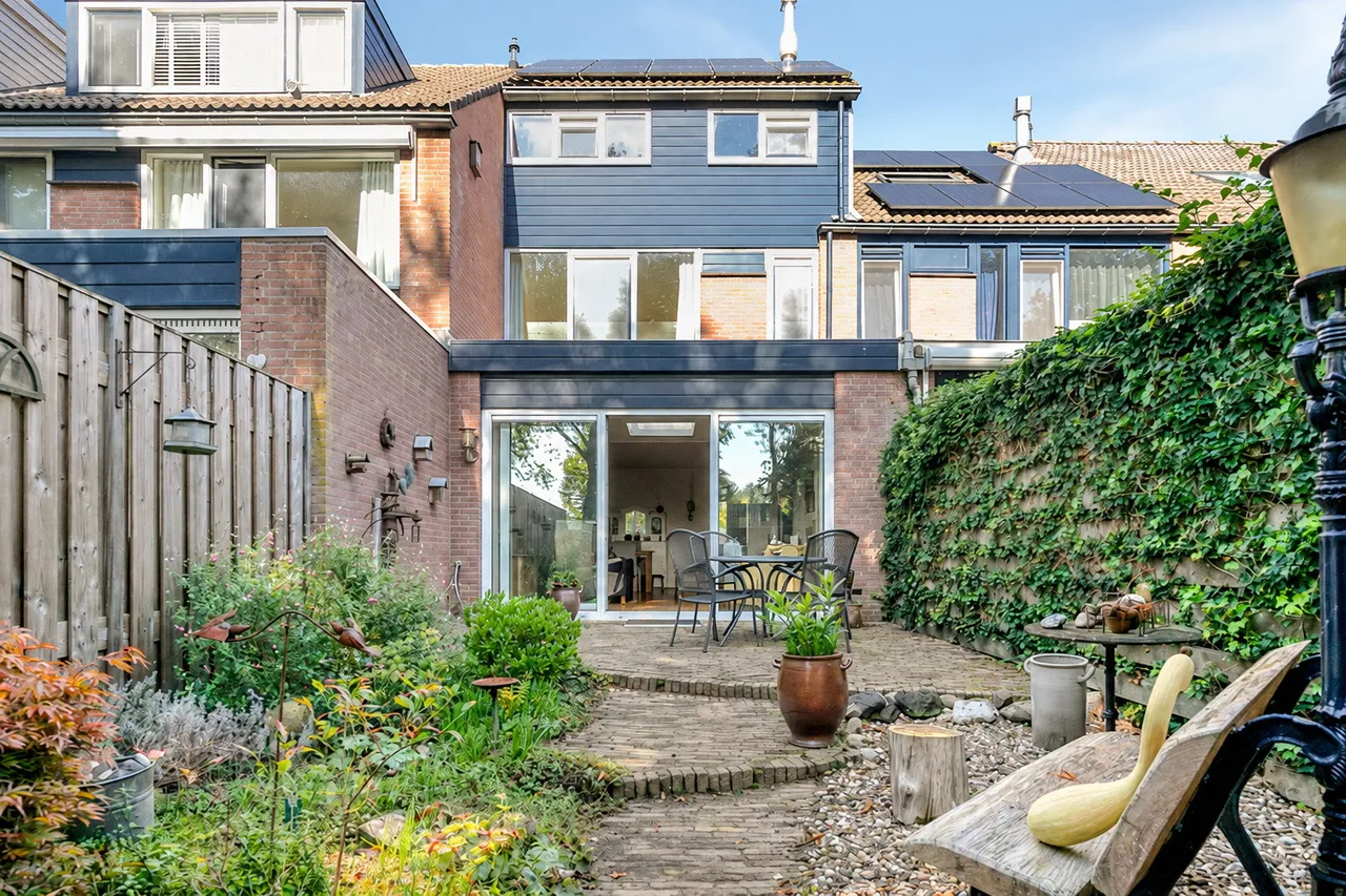 Tussenwoning te koop: Eeshof 6, Ede