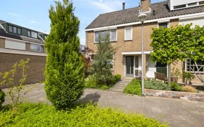 Corner house for sale: Egelantierlaan 20, Windrooskwartier en Heesterbuurt Gouda