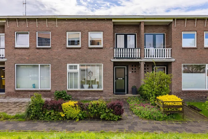 Tussenwoning te koop: Egelantierstraat 56, Schieringen Leeuwarden