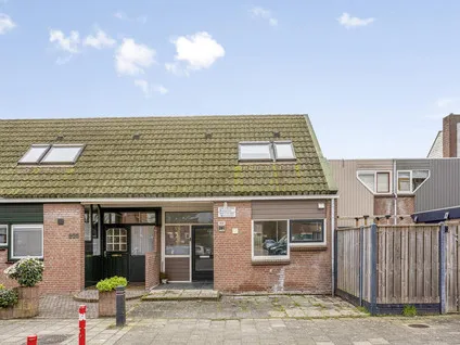 Tussenwoning te koop: Egelveen 201, Spijkenisse