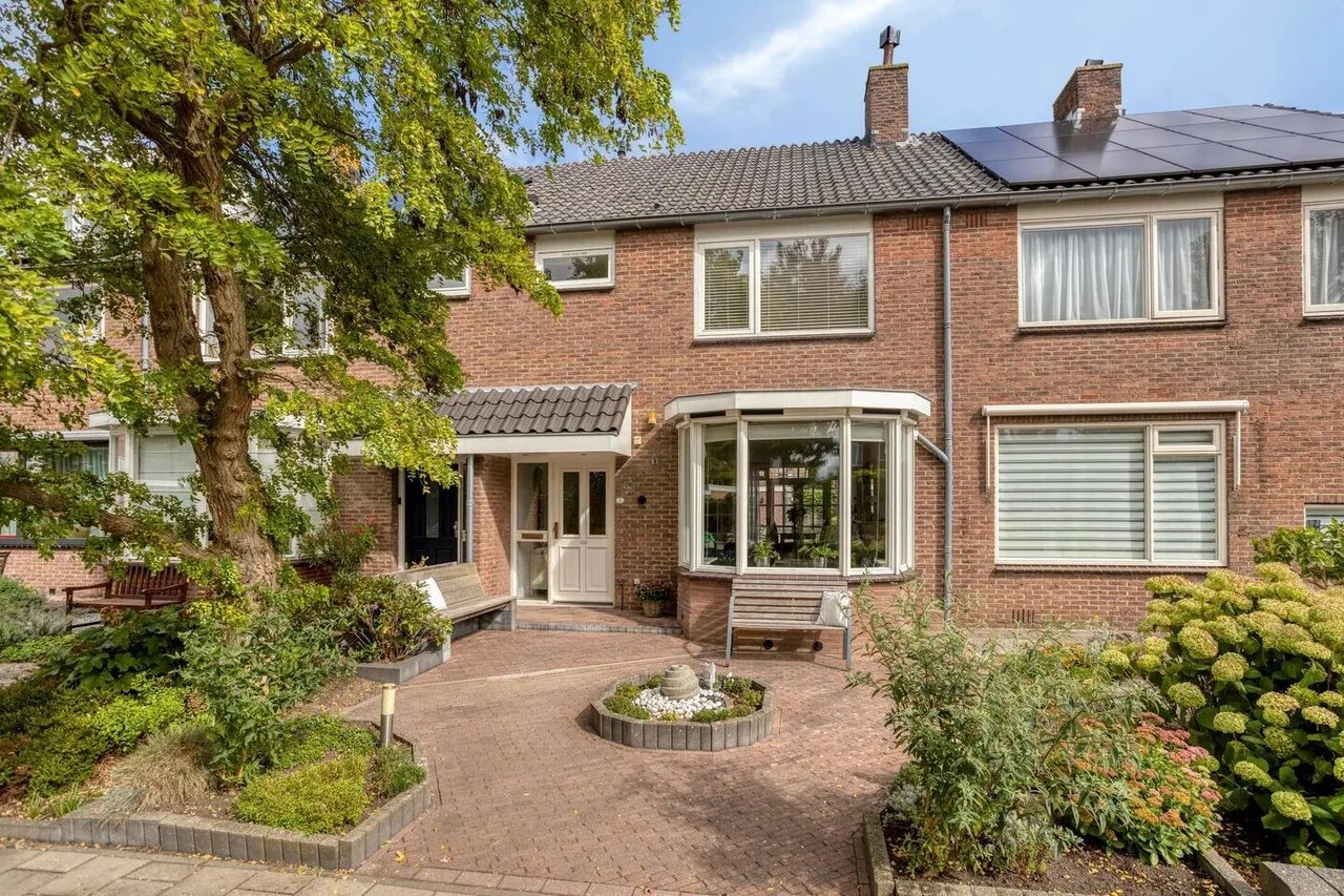 Tussenwoning te koop: Eggestraat 3, Nieuw-Vennep