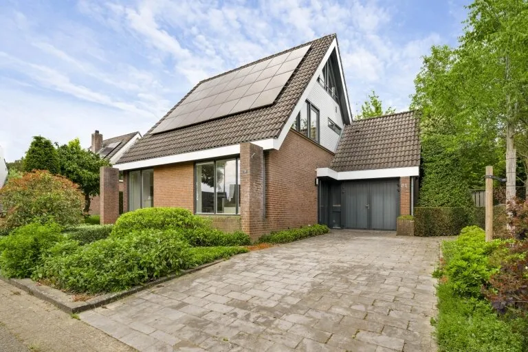 Vrijstaande woning te koop: Eglantierhof 21, Roermond