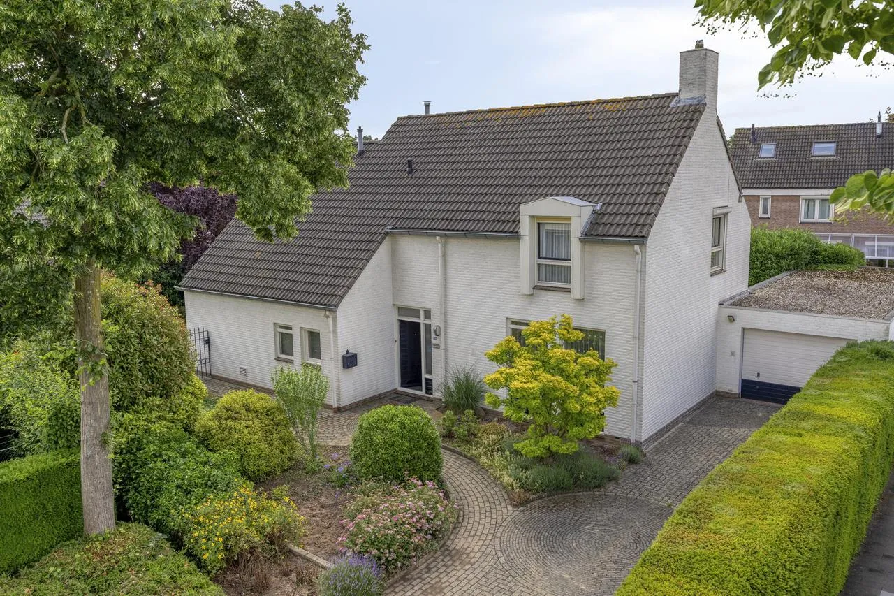 Vrijstaande woning te koop: Eglantierhof 34, Roermond