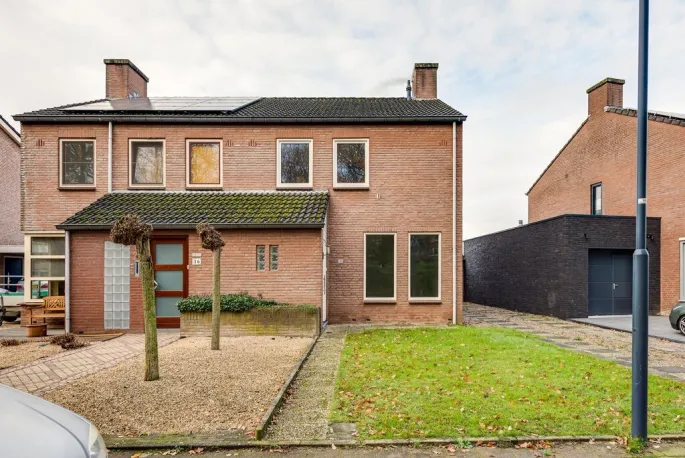 Hoekwoning te huur: Ehrensteinstraat 18, Overhoven Sittard