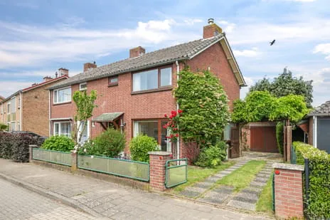 Twee-onder-één-kap te koop: Eijkmansstraat 2, Oldenhof Driel