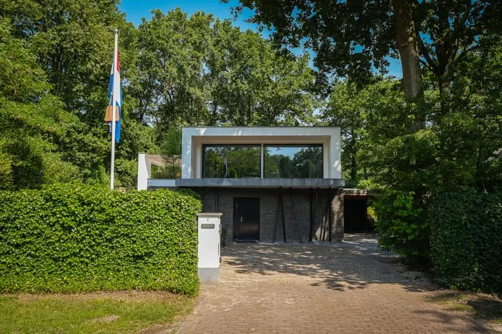 Detached house for sale: Eikenheuveldreef 6, Loonsebaan Vught
