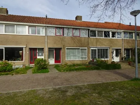 Tussenwoning te koop: Eikenlaan 10, Middenmeer Centrum Middenmeer
