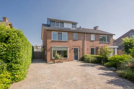 Twee-onder-één-kap te koop: Eikenlaan 16, Paasbos-oost Nijkerk