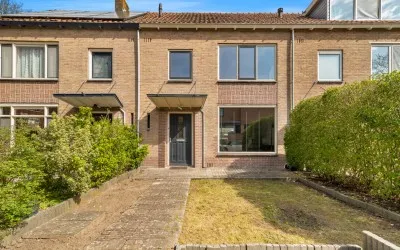 Tussenwoning te koop: Eikenlaan 18, Alkmaar