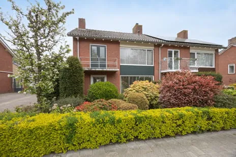 Twee-onder-één-kap te koop: Eikenlaan 19, Pagnevaart Oudenbosch