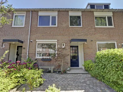 Tussenwoning te koop: Eikenlaan 34, Edelstenenwijk 'S-Gravenzande