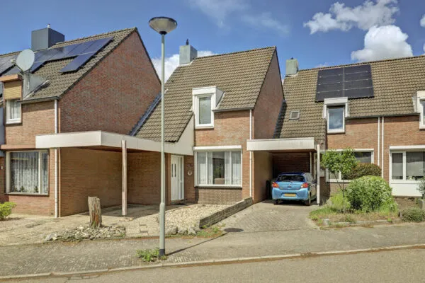 Tussenwoning te koop: Eikenlaan 6, Sint Odiliënberg Sint Odiliënberg