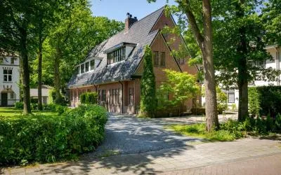 Twee-onder-één-kap te koop: Eikenlaan 6, Oud-Clingendaal Wassenaar