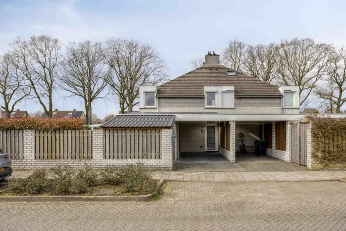 Tussenwoning te koop: Eikenwal 219, Hoeven Uden
