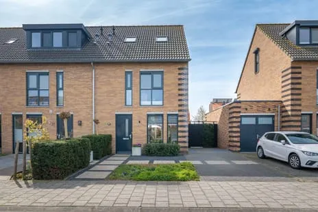 Corner house for sale: Eiland van Surya 20, Stad van de Zon Heerhugowaard