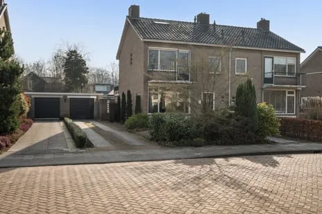 Twee-onder-één-kap te koop: Einsteinlaan 18, De Lariks Oost Assen