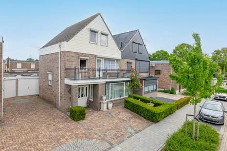 Twee-onder-één-kap te koop: Eisenhowerstraat 7, Oorlogsheldenbuurt Oss