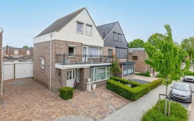 Twee-onder-één-kap te koop: Eisenhowerstraat 7, Oorlogsheldenbuurt Oss