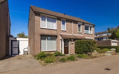 Tussenwoning te koop: Ekenberg 4, Roosendaal