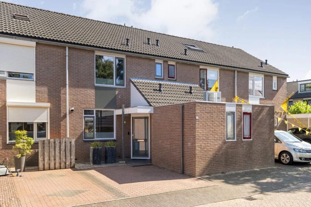 Tussenwoning te koop: Ekster 46, Raalte