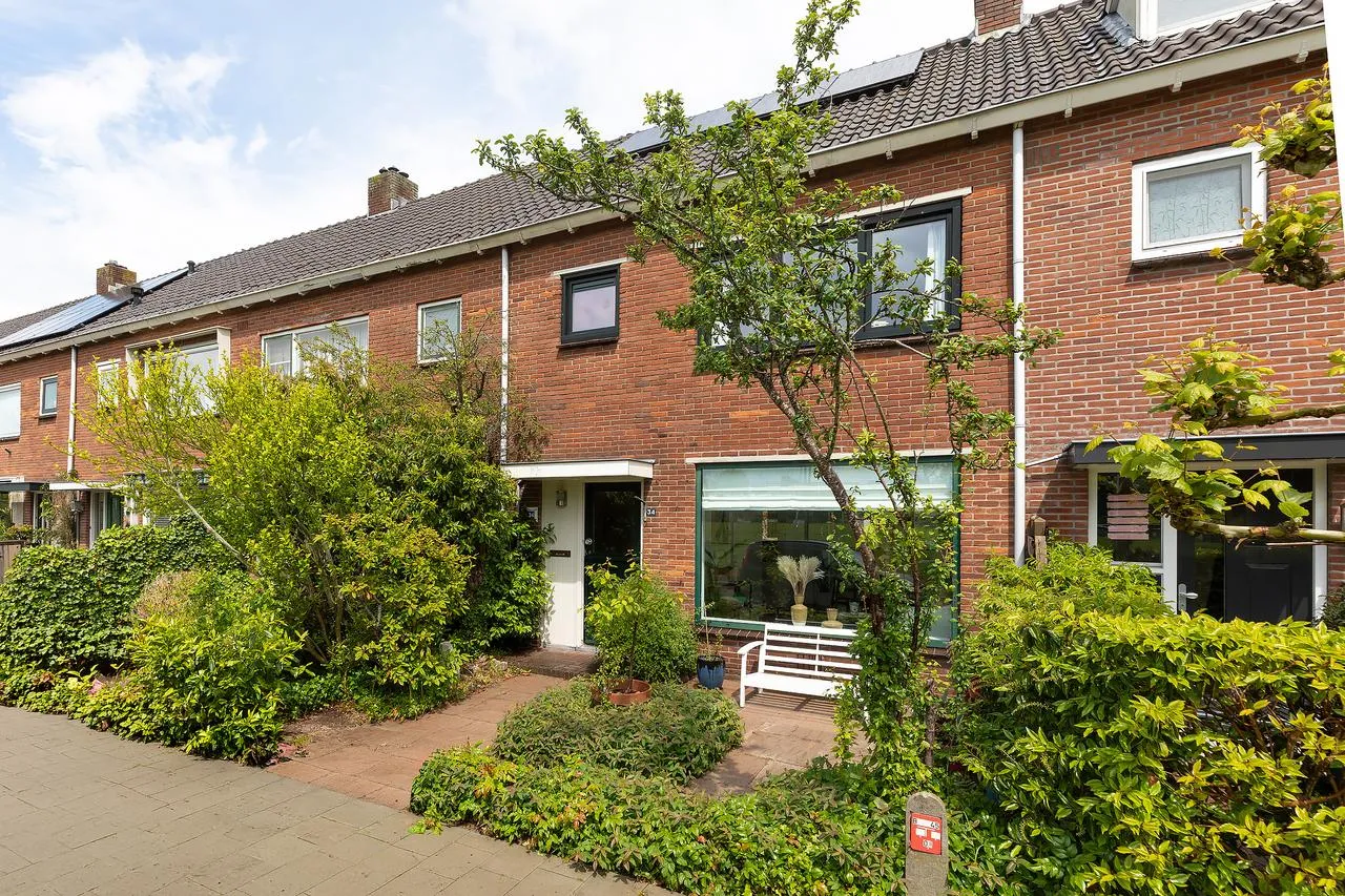 Tussenwoning te koop: Elisabeth de Walélaan 34, Ankeveen