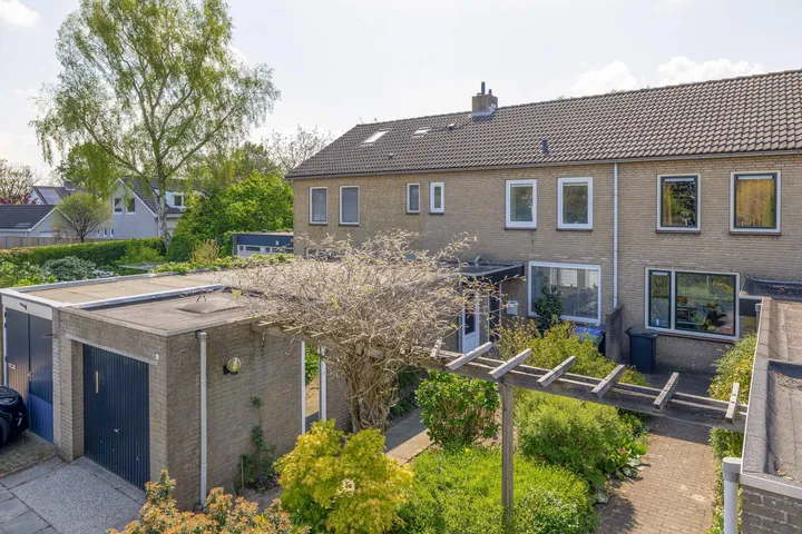 Tussenwoning te koop: Elisabethpark 14, Hoeven Hoeven