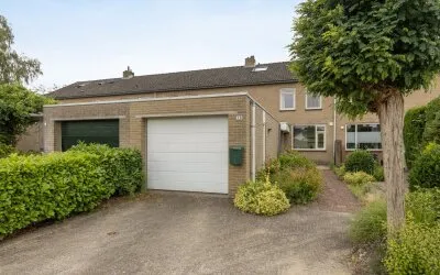 Tussenwoning te koop: Elisabethpark 18, Hoeven Hoeven