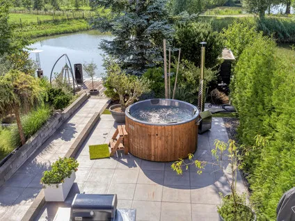 Tussenwoning te koop: Elise Hoomanshof 8, Arnhem