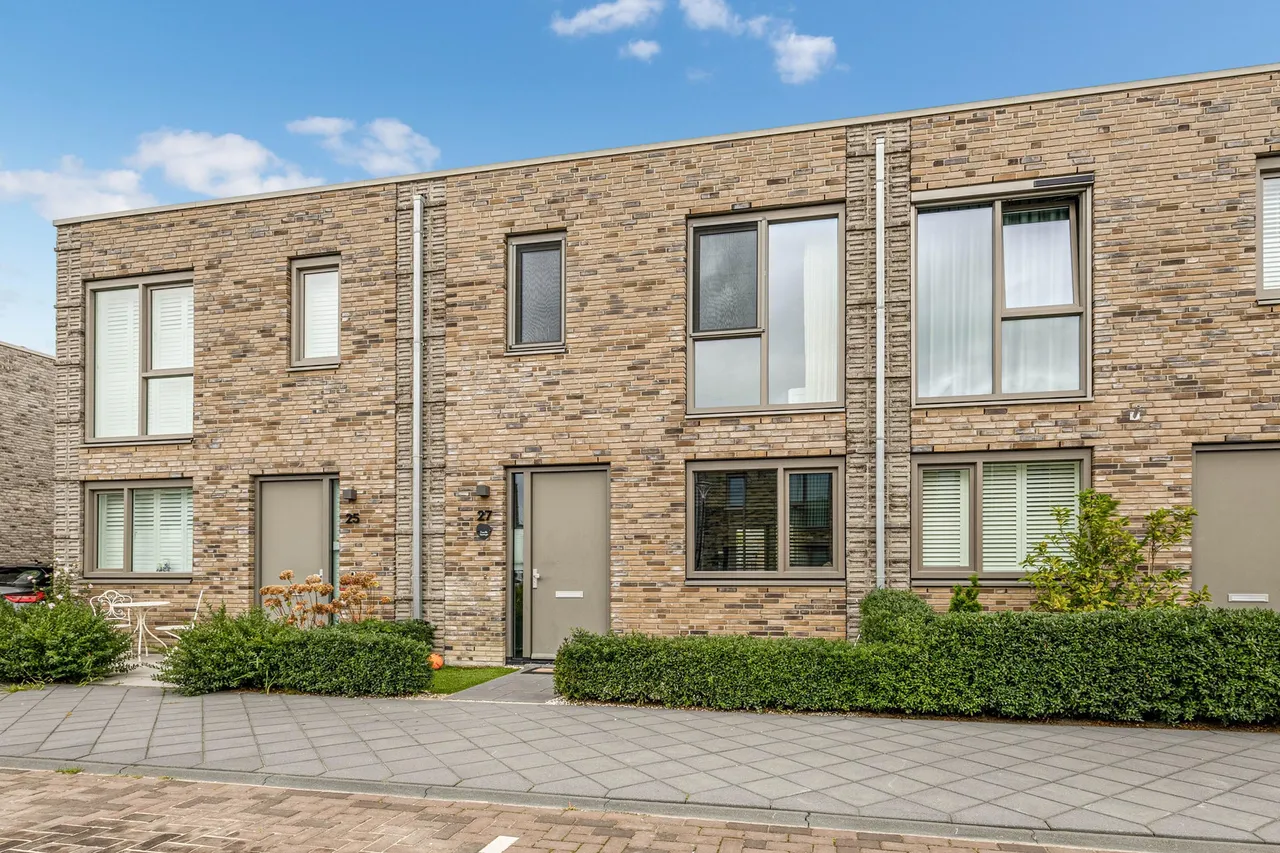 Tussenwoning te koop: Elizabeth Anscombestraat 27, Almere
