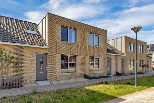Tussenwoning te koop: Ellen van Langenpad 28, Schiedam