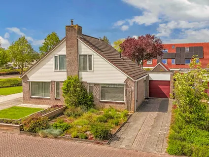Twee-onder-één-kap te koop: Ellertsveld 10, Emmeloord-de Erven Emmeloord
