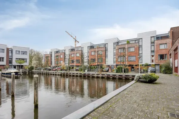 Tussenwoning te koop: Elly Kerckhoffskade 12, Gasthuiswijk Leiden
