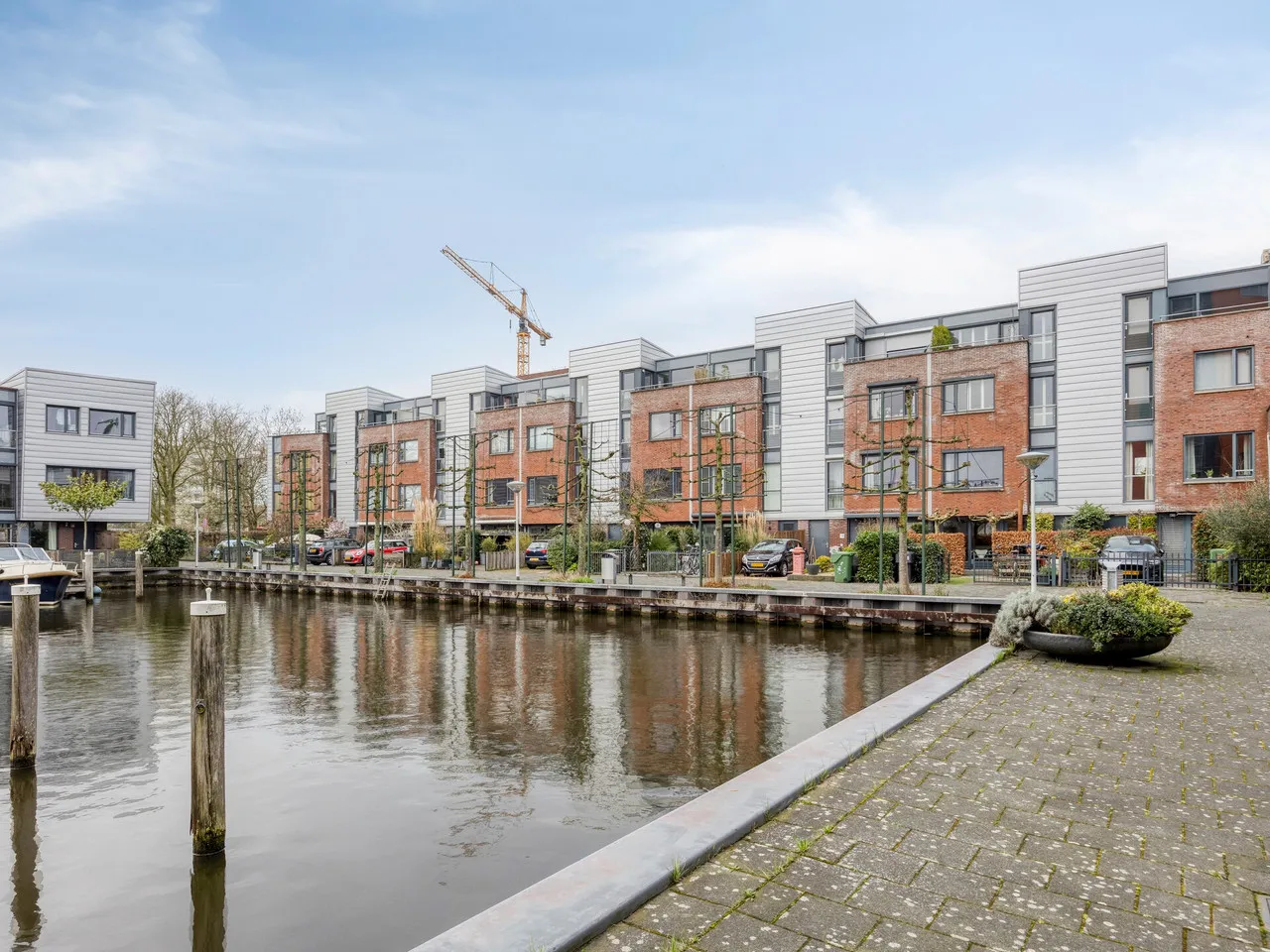 Tussenwoning te koop: Elly Kerckhoffskade 12, Leiden