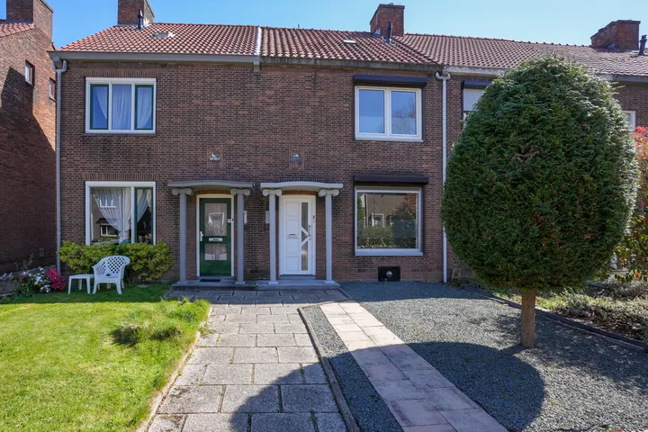 Tussenwoning te koop: Eloystraat 56, Geleen