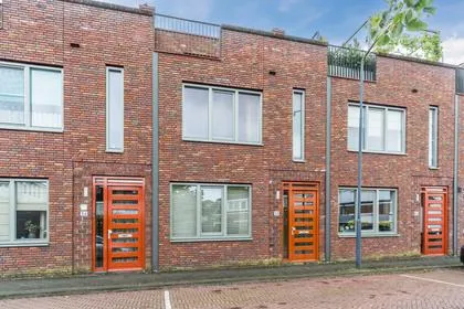 Tussenwoning te koop: Elsje van Houweningenstraat 38, Lingewijk Gorinchem