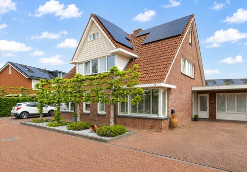 Twee-onder-één-kap te koop: Elstar 12, Verspreide huizen Buren Buren