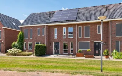 Tussenwoning te koop: Elstar 13, Verspreide huizen Buren Buren
